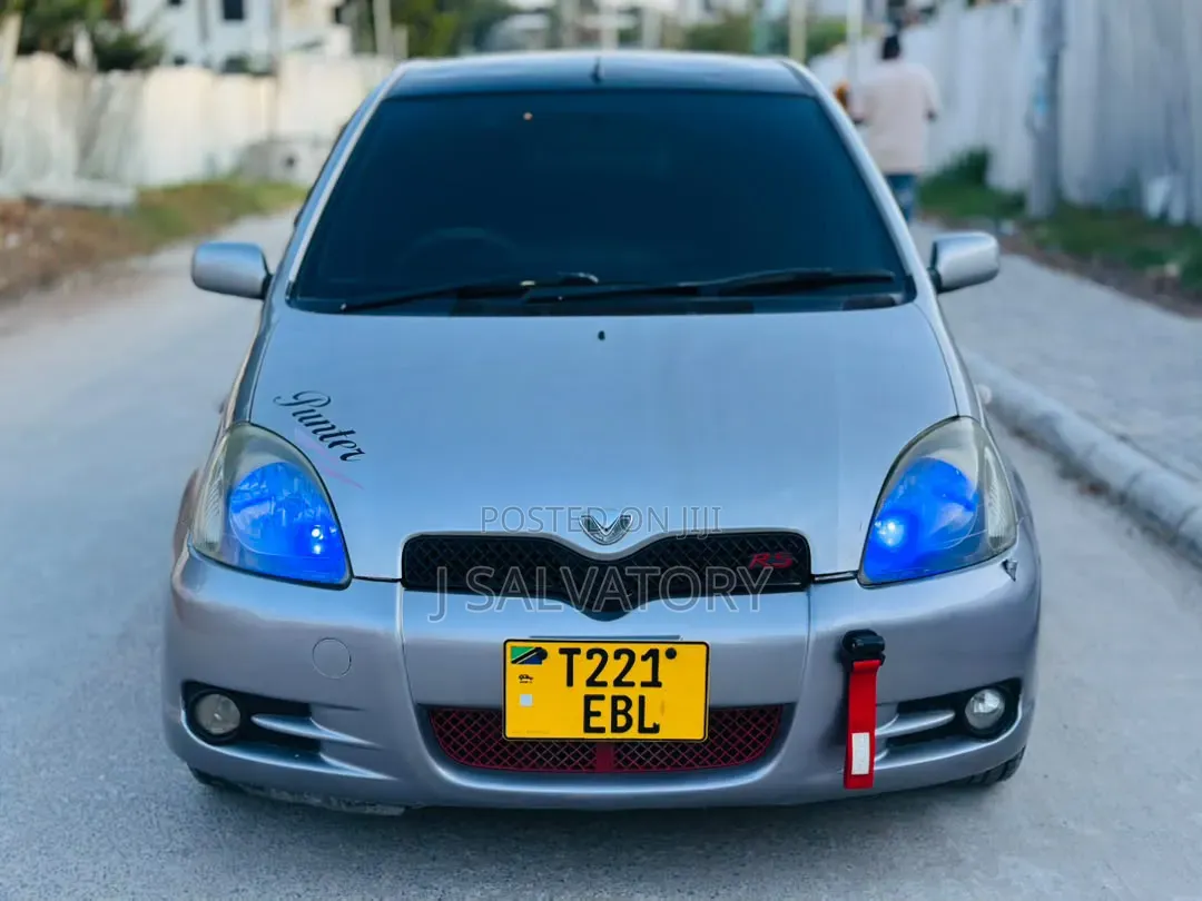 Toyota Vitz 2002 Gray