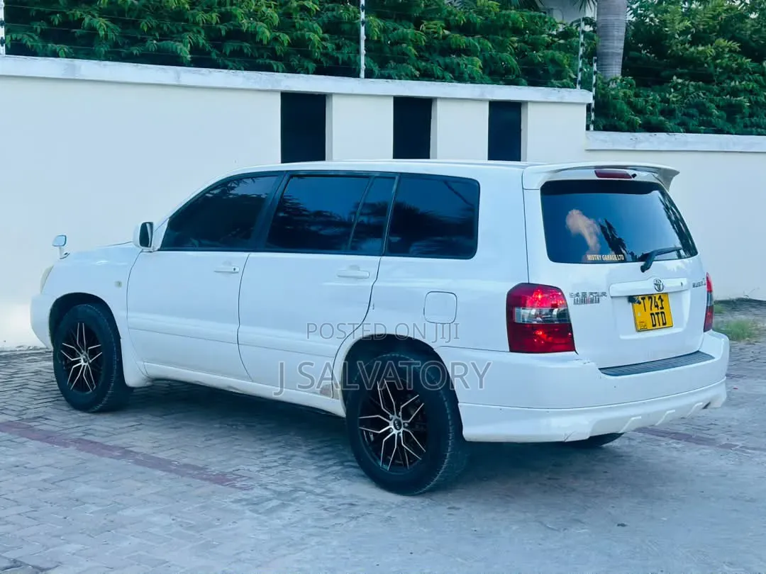Toyota Kluger 2003 White