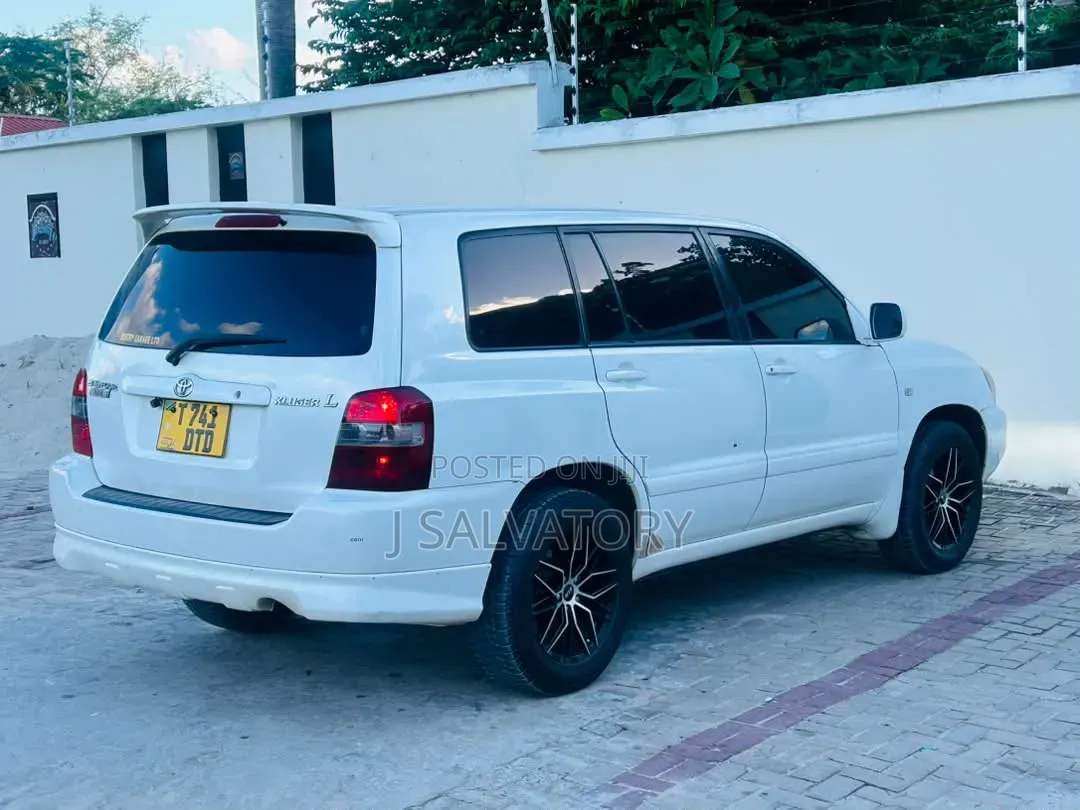 Toyota Kluger 2003 White