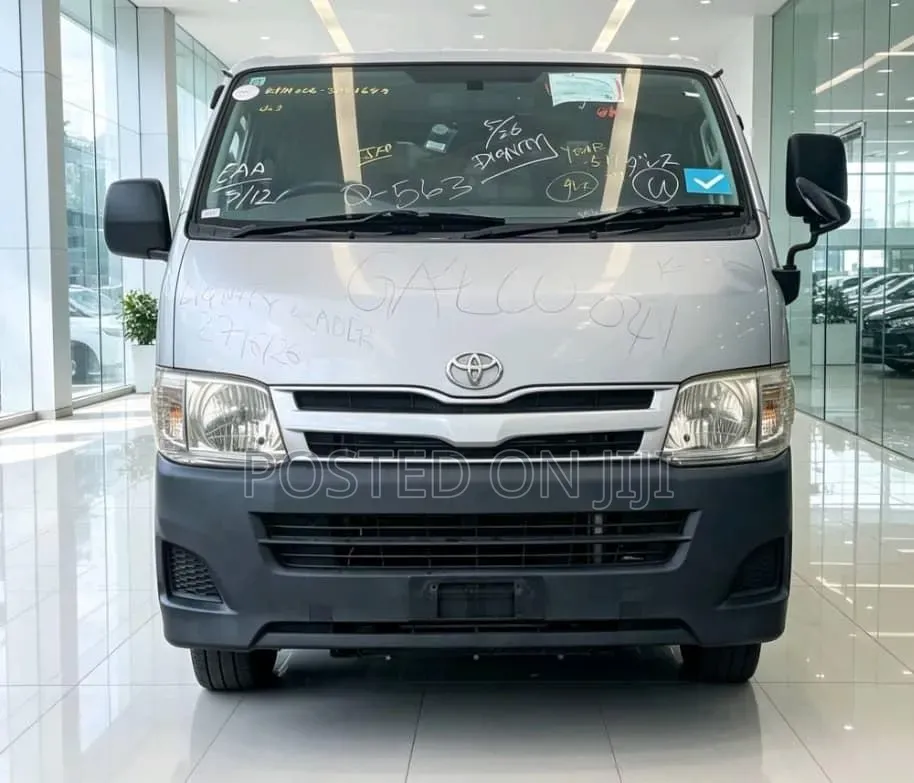 Toyota HiAce 2011 Silver