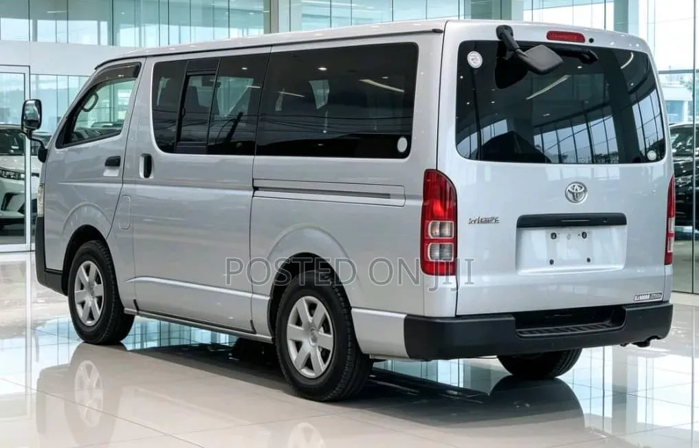 Toyota HiAce 2011 Silver