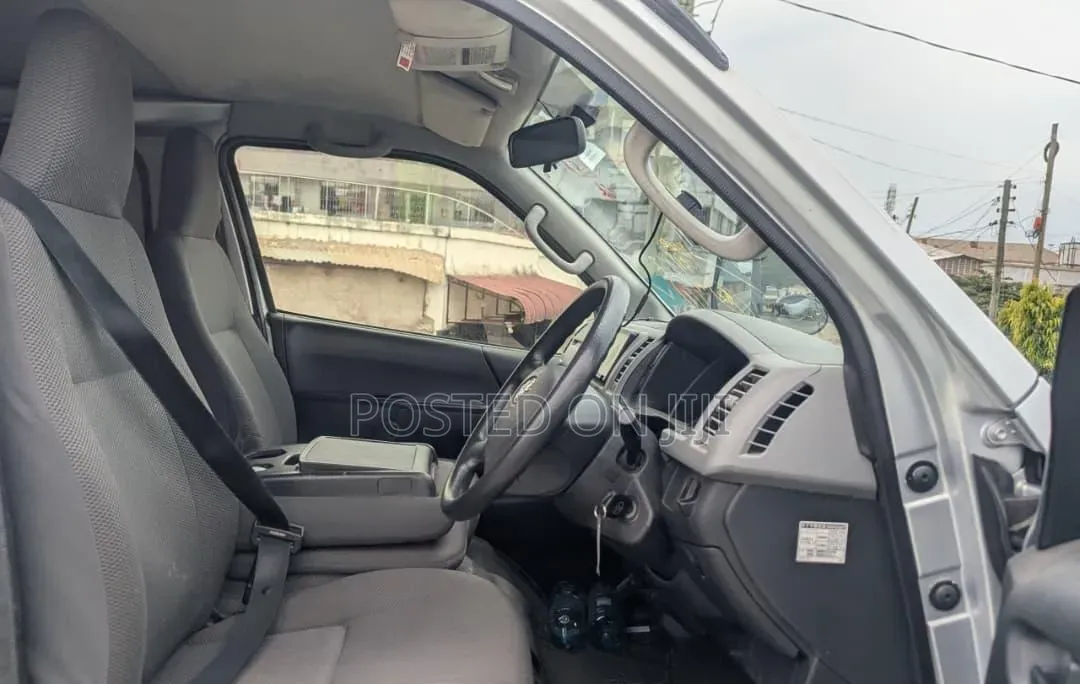 Toyota HiAce 2011 Silver