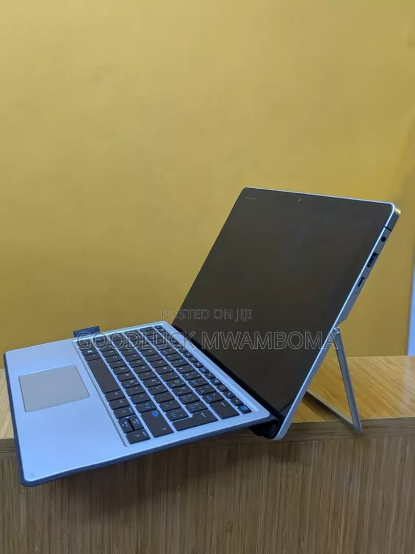 New Laptop Microsoft Surface 8GB Intel Core i5 SSD 256GB