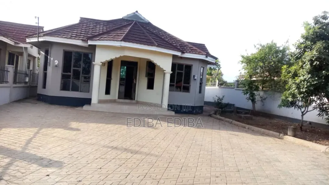 3bdrm House in Ediba Real Estate, Njiro for rent