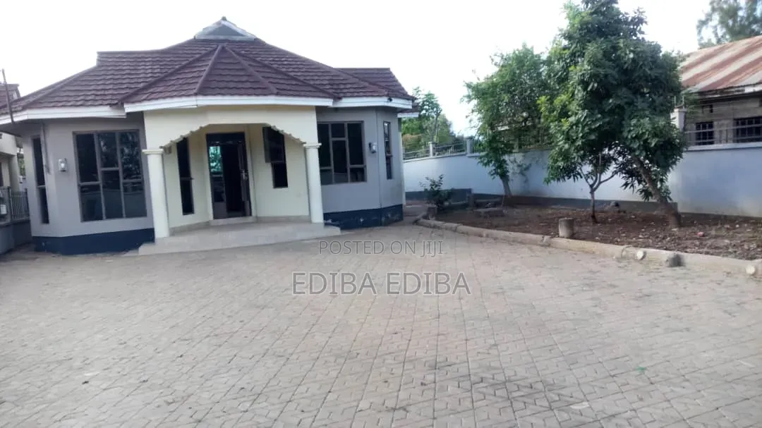 3bdrm House in Ediba Real Estate, Njiro for rent