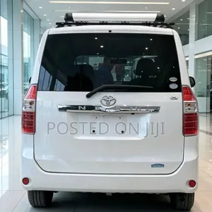 Toyota Noah 2010 White