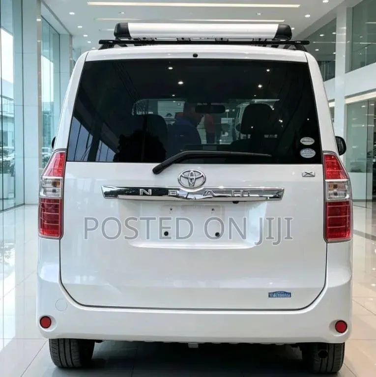 Toyota Noah 2010 White