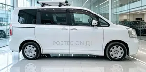 Toyota Noah 2010 White