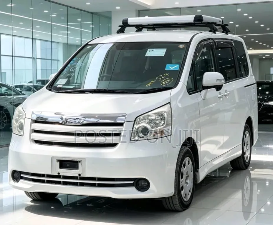 Toyota Noah 2010 White