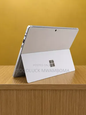 New Laptop Microsoft Surface 8GB Intel Core i5 SSD 256GB