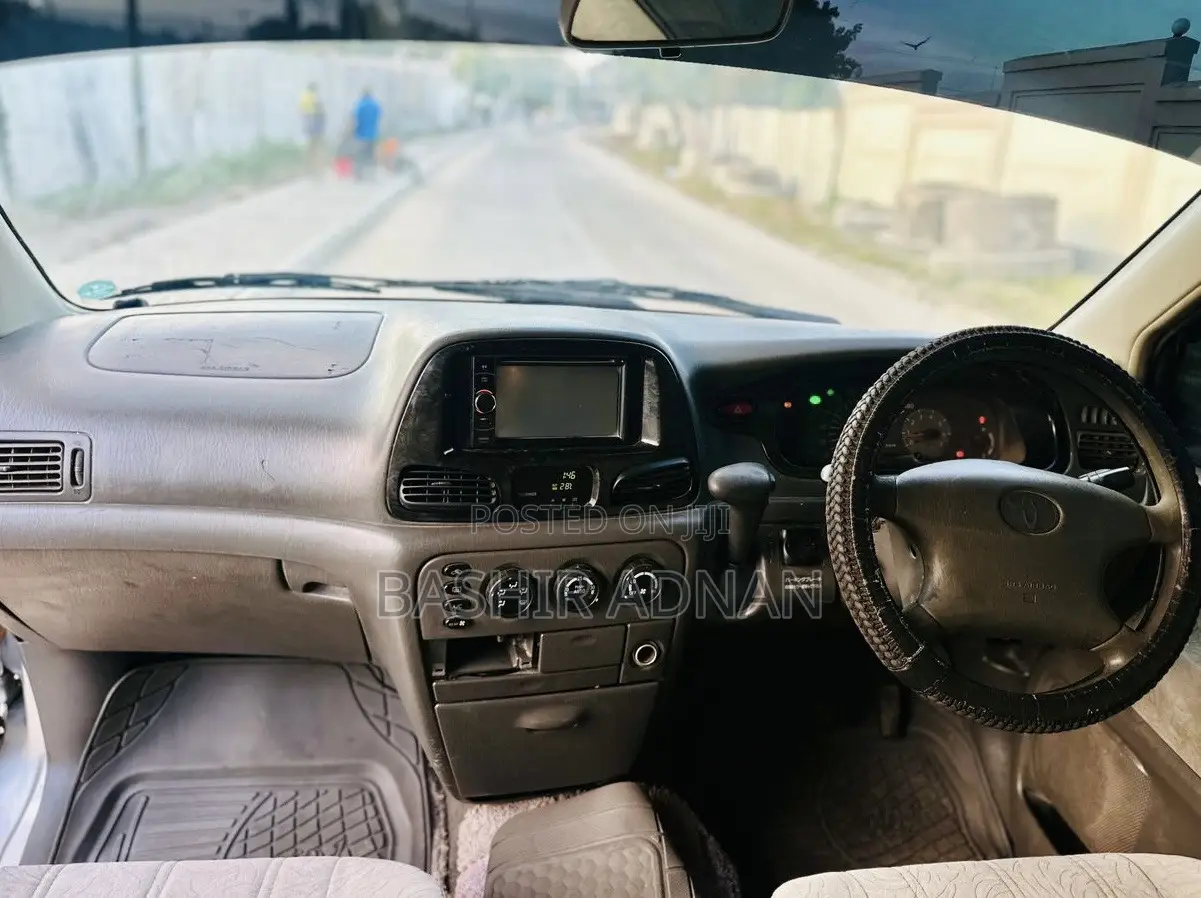 Toyota Noah 2001 Silver