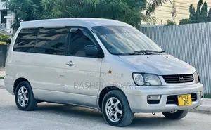 Toyota Noah 2001 Silver