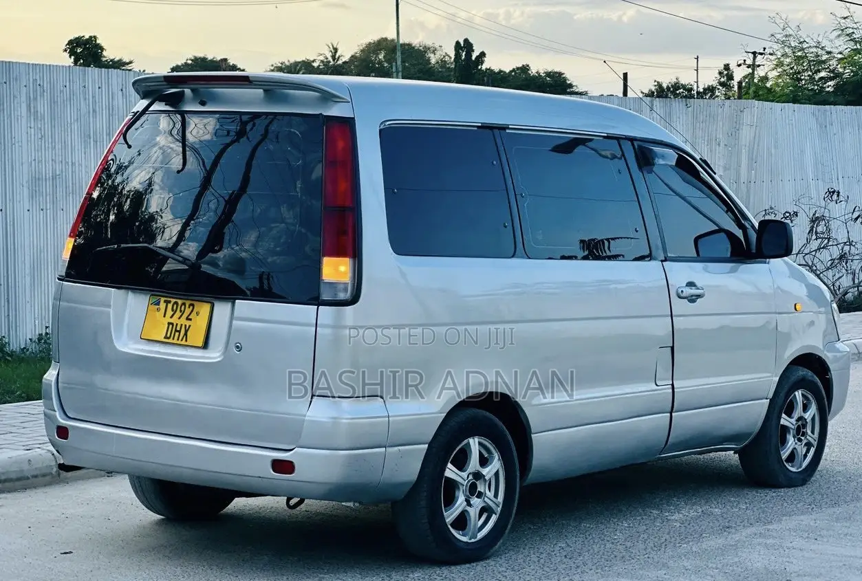 Toyota Noah 2001 Silver