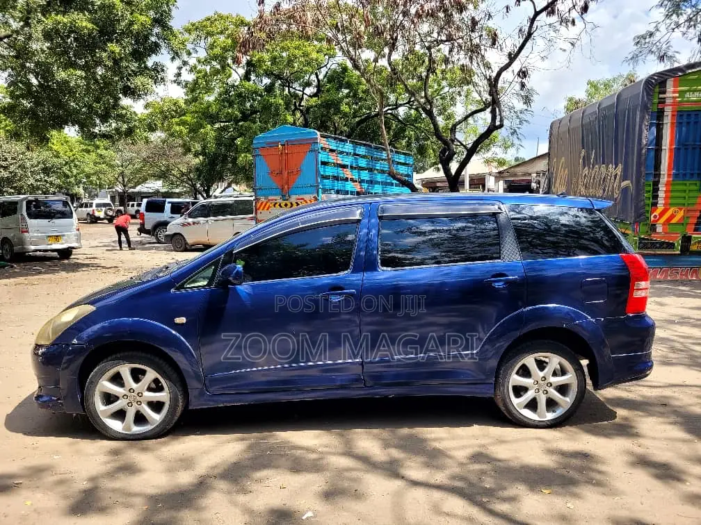 Toyota Wish 2005 Blue