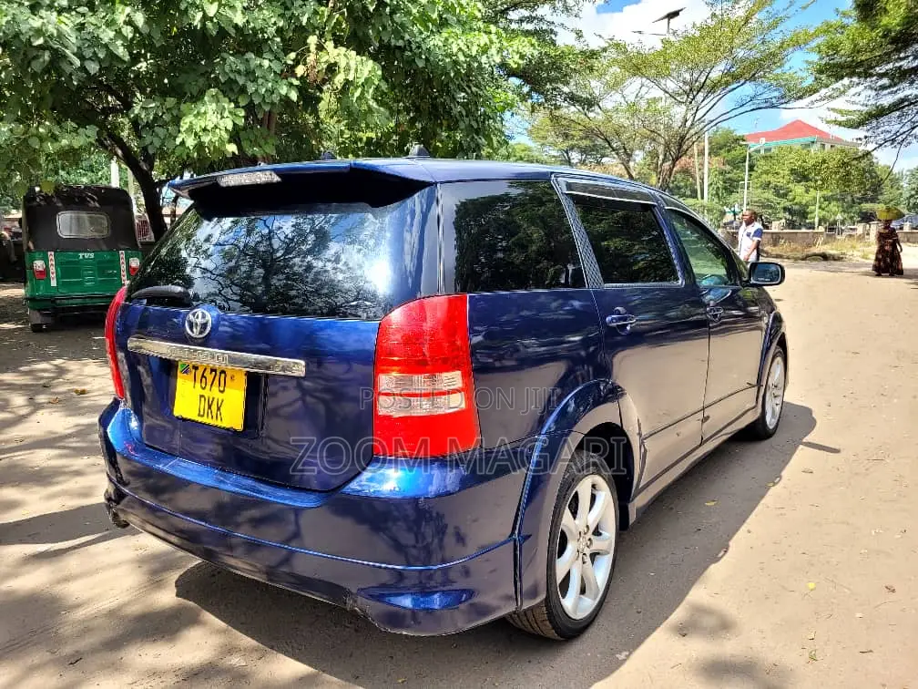 Toyota Wish 2005 Blue