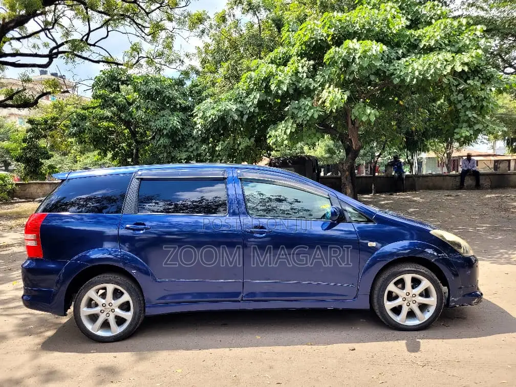 Toyota Wish 2005 Blue