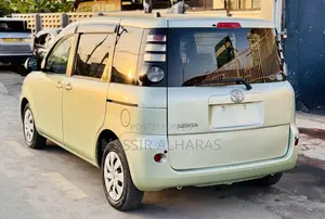 Toyota Sienta 1.5 AWD 2008 Green