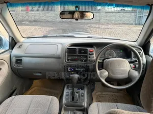 Suzuki Escudo 2005 Silver