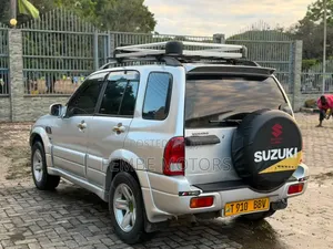 Suzuki Escudo 2005 Silver