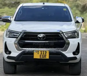 Toyota Hilux 2022 White