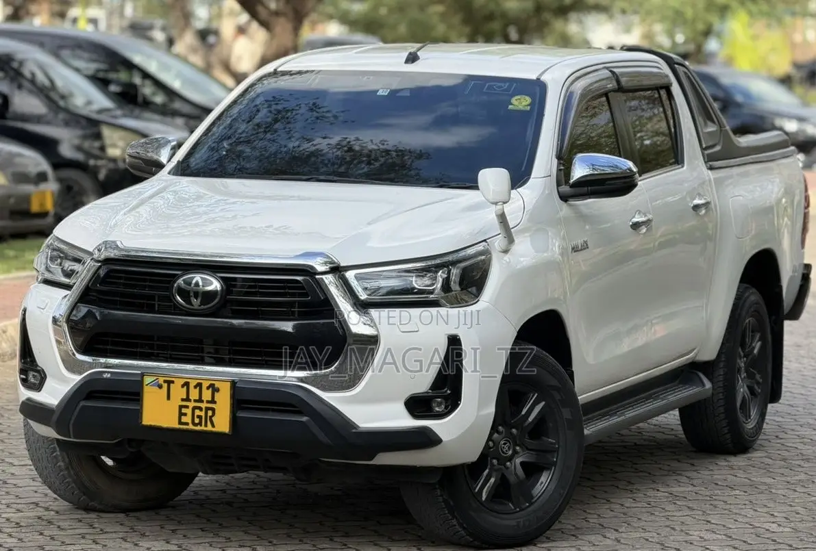 Toyota Hilux 2022 White