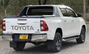 Toyota Hilux 2022 White