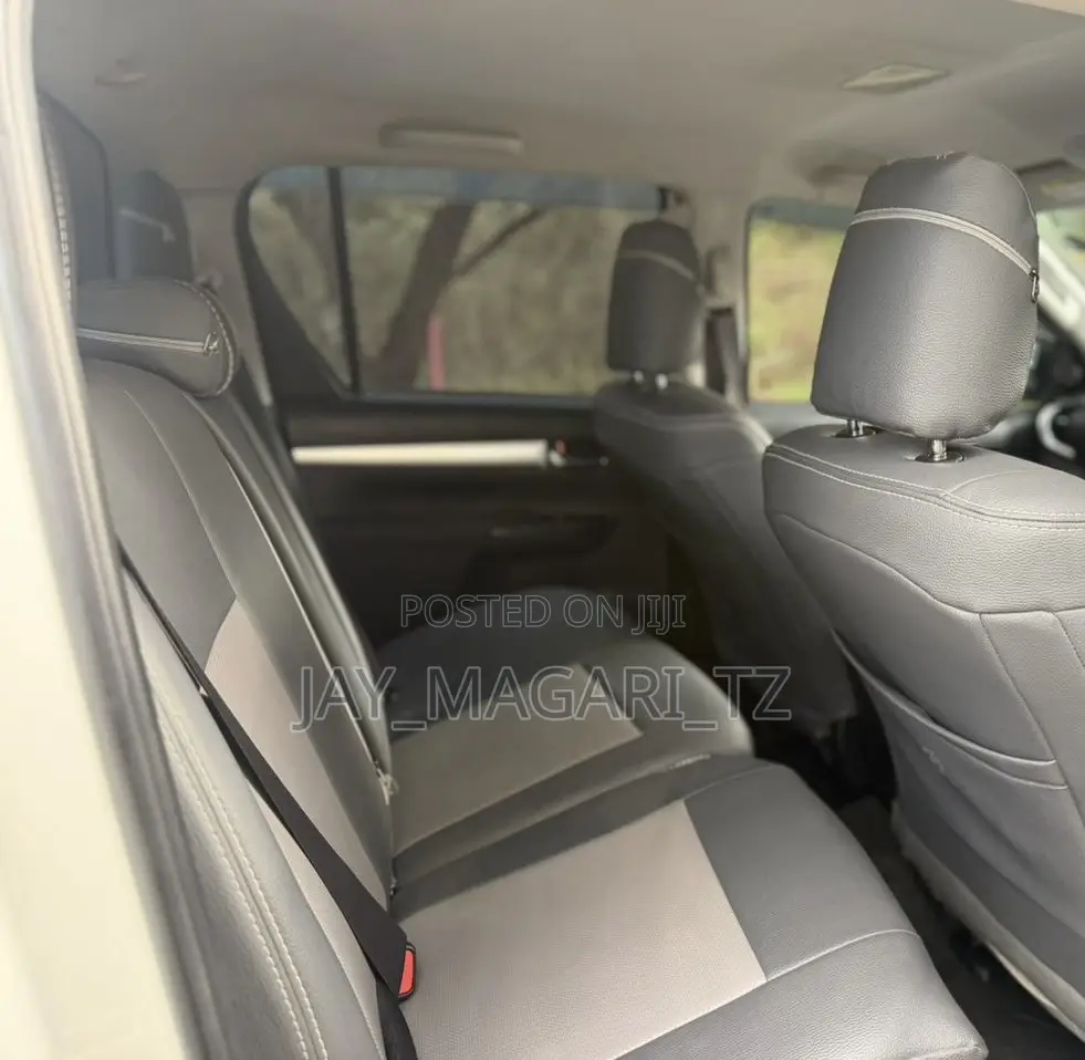 Toyota Hilux 2022 White
