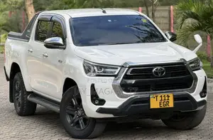Toyota Hilux 2022 White