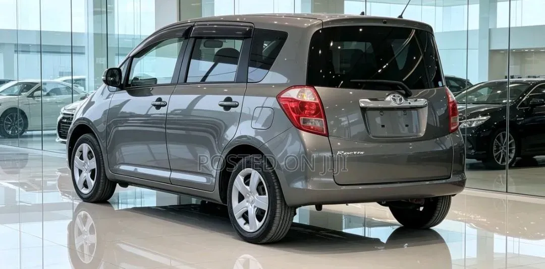Toyota Ractis 2005 Gray