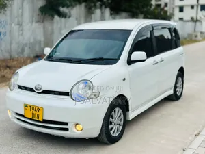 Toyota Sienta 2004 White