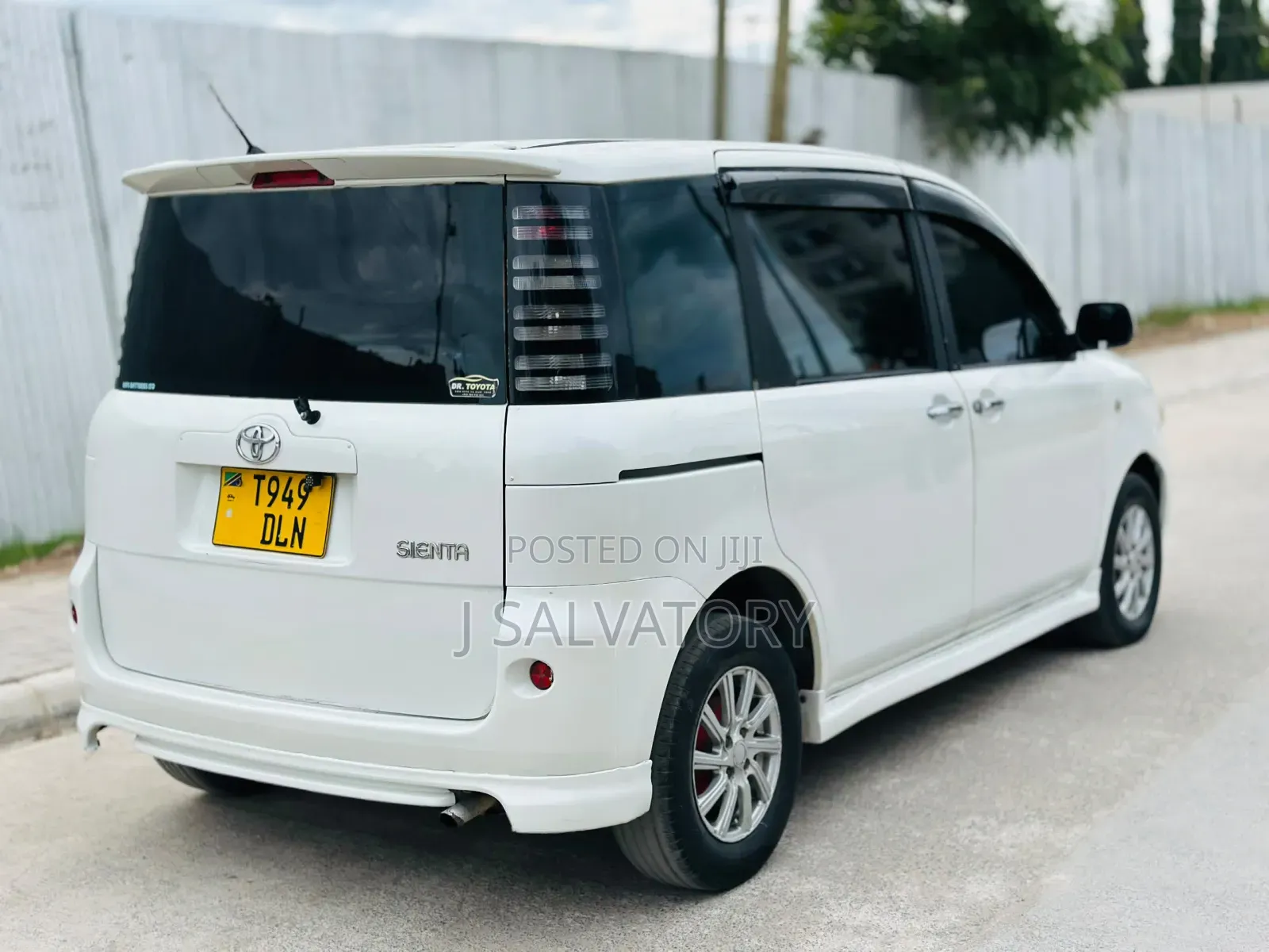 Toyota Sienta 2004 White