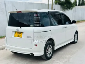 Toyota Sienta 2004 White