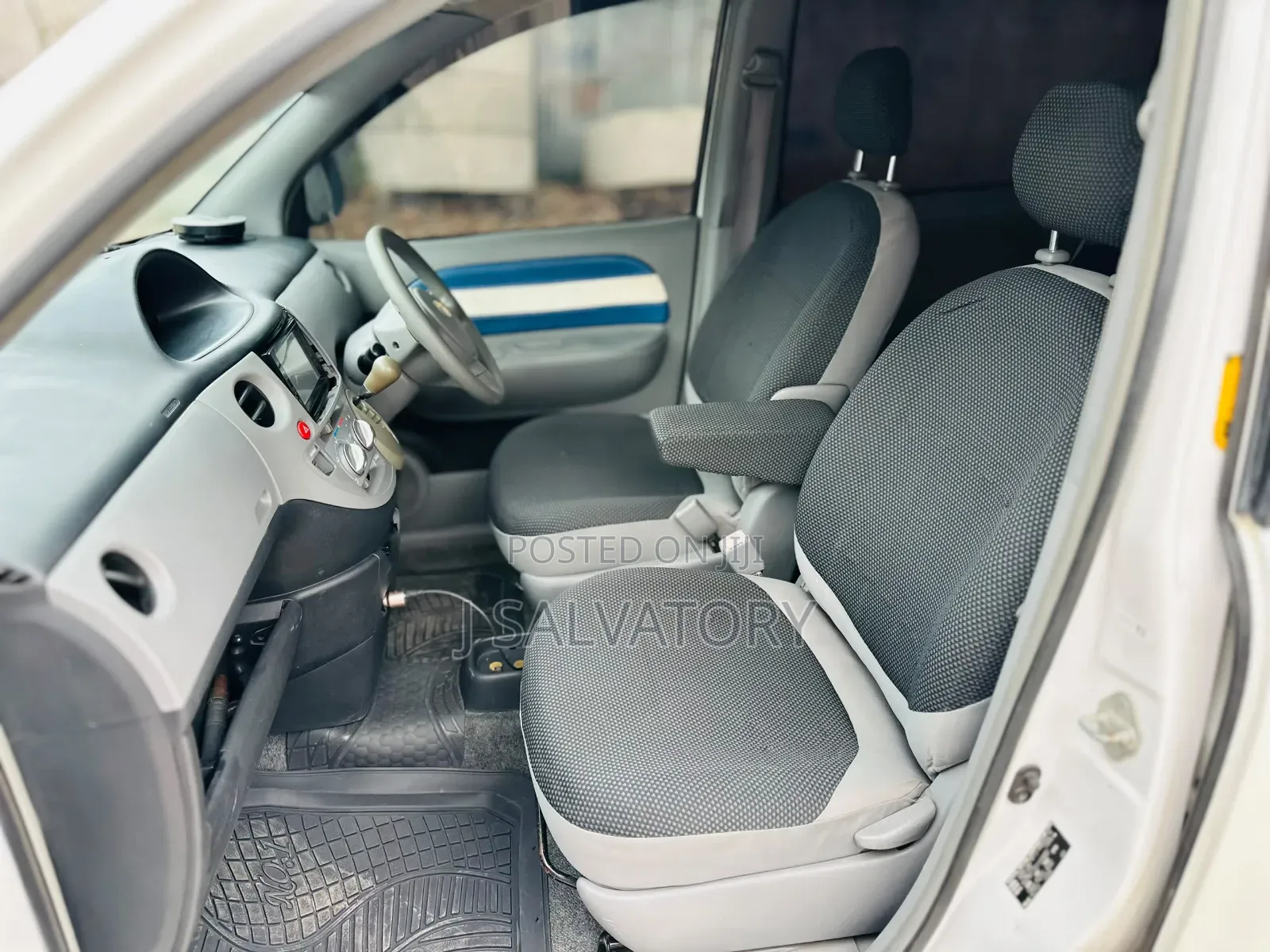 Toyota Sienta 2004 White