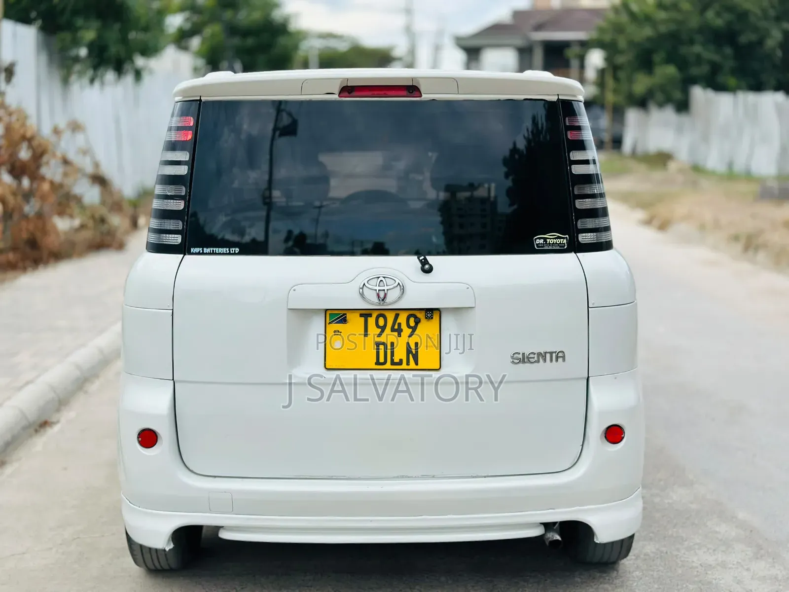 Toyota Sienta 2004 White