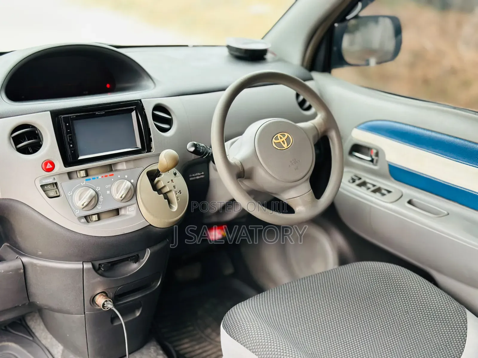 Toyota Sienta 2004 White