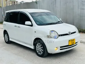 Toyota Sienta 2004 White