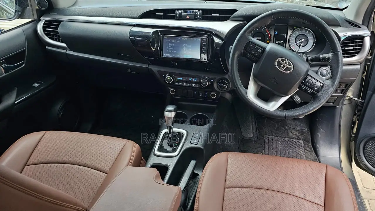 Toyota Hilux Revo Double Cab Deisel 2.4 AWD 2021 Green
