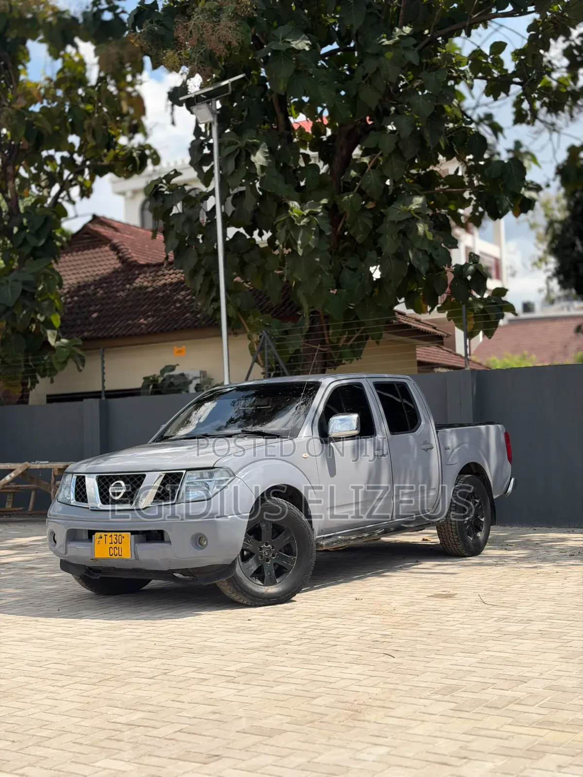 Nissan Navara 2011 Blue