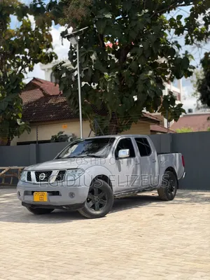 Nissan Navara 2011 Blue