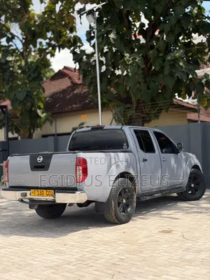 Nissan Navara 2011 Blue