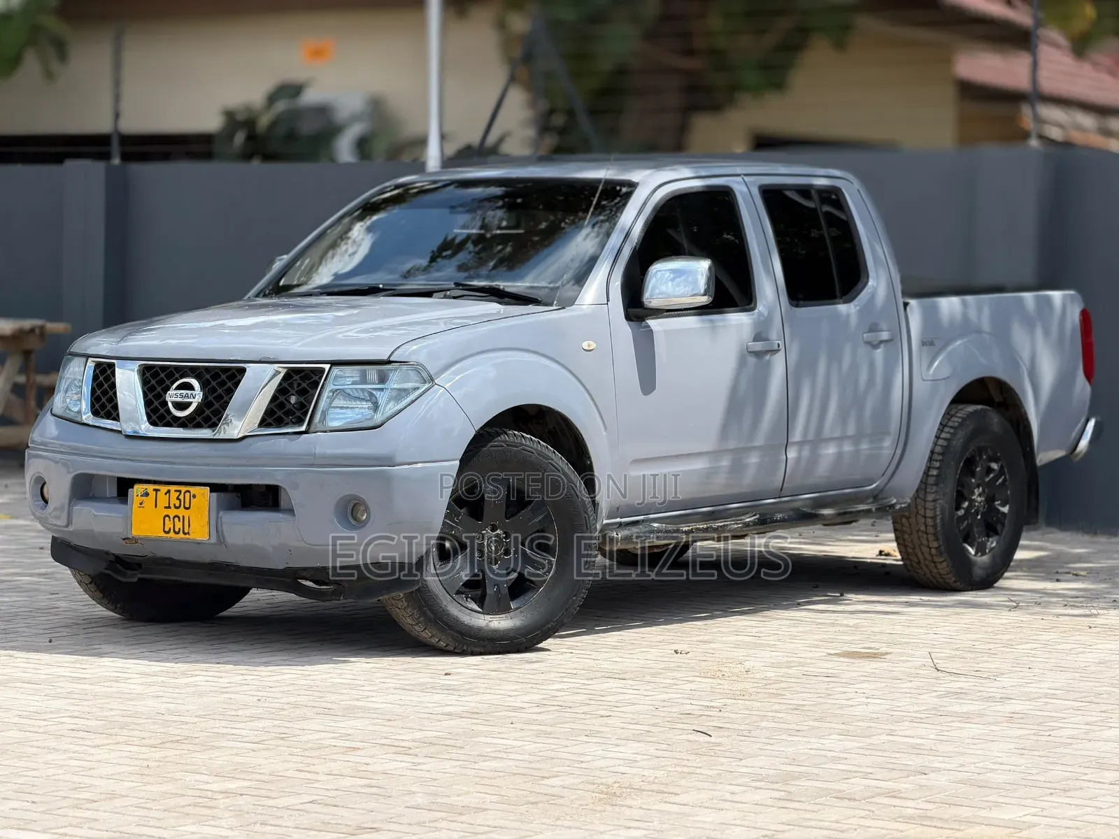 Nissan Navara 2011 Blue