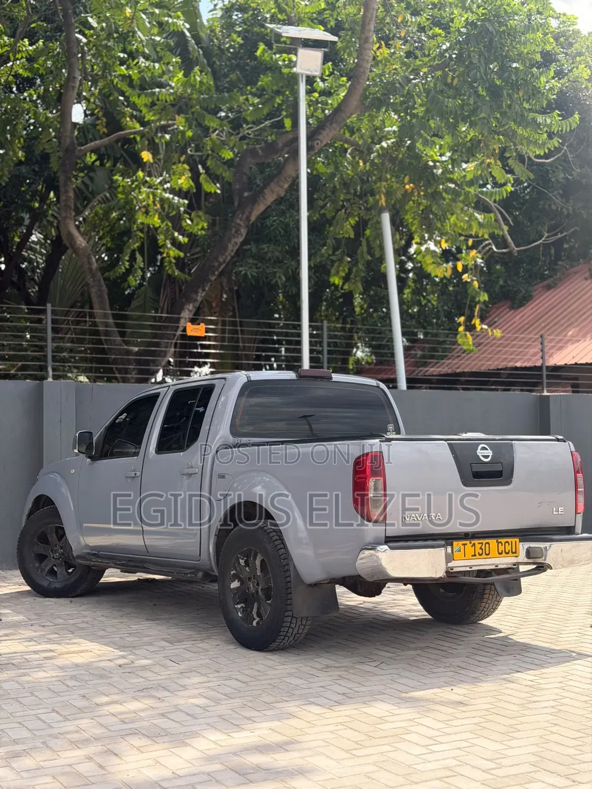 Nissan Navara 2011 Blue