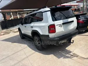 Toyota Land Cruiser Prado 2025 White
