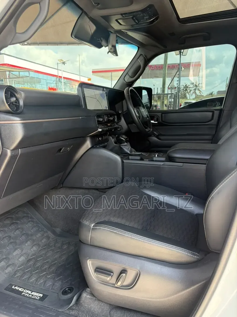 Toyota Land Cruiser Prado 2025 White