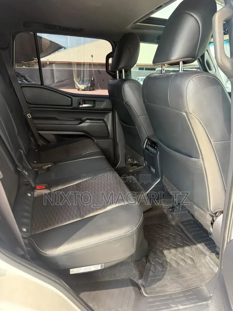 Toyota Land Cruiser Prado 2025 White