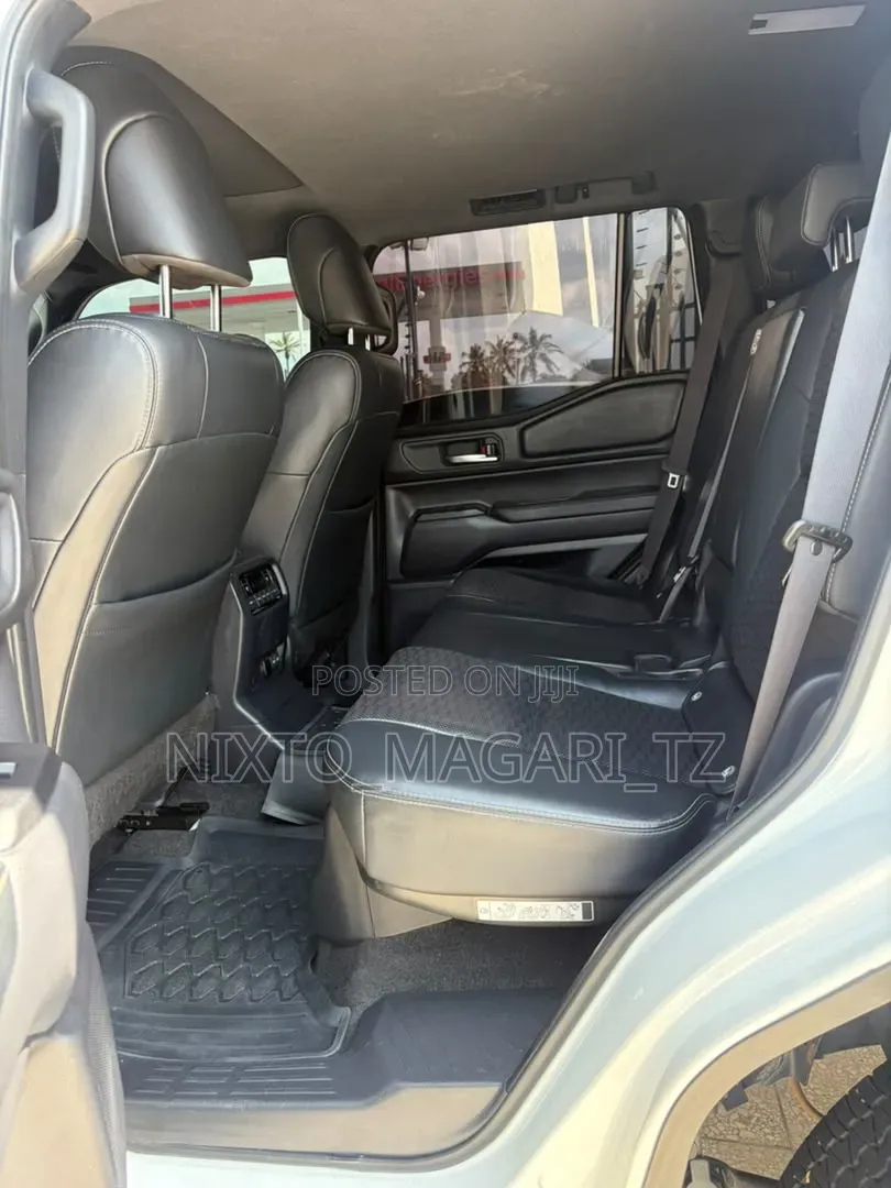 Toyota Land Cruiser Prado 2025 White