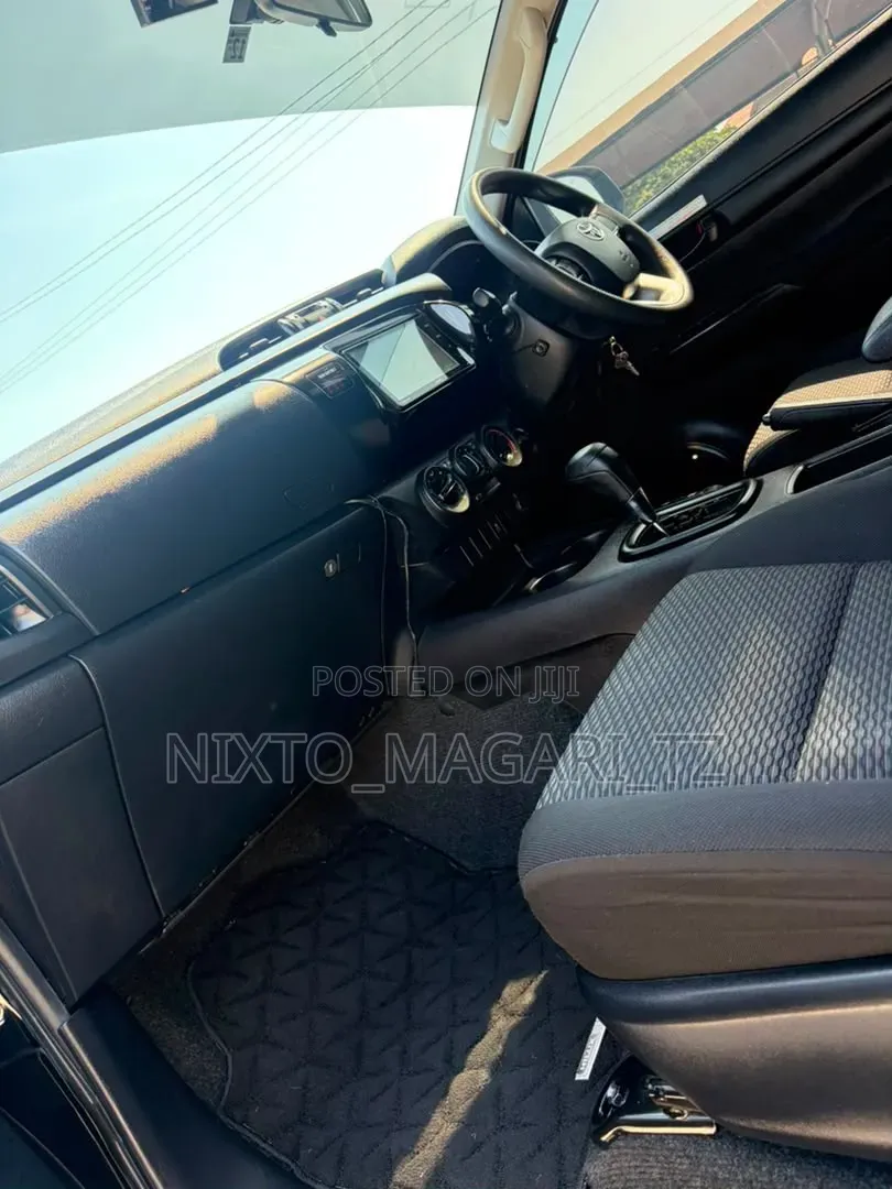 Toyota Hilux 2018 Black
