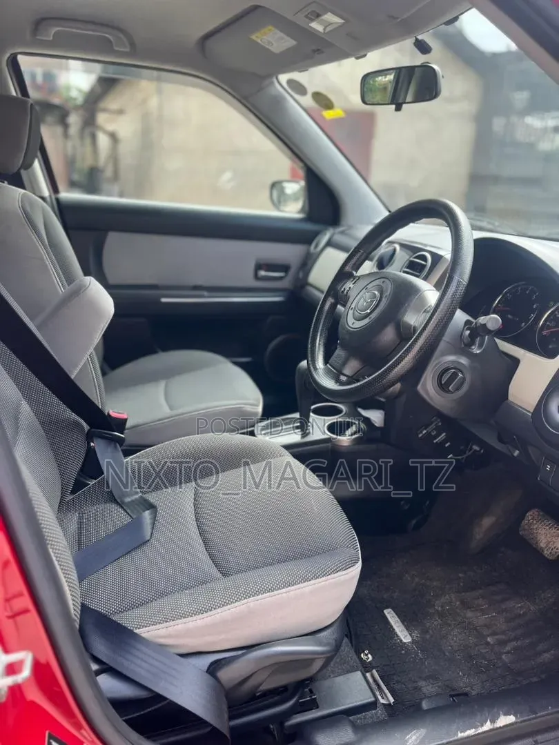 Mazda Verisa 2007 Red