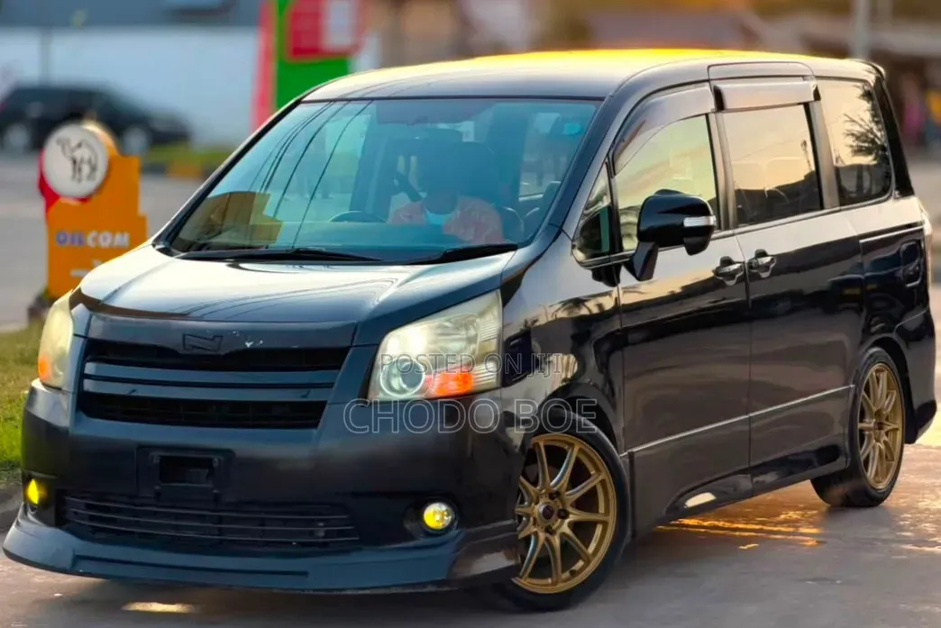 Toyota Noah 2009 Black