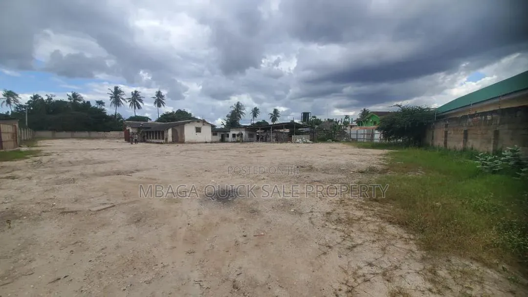 Yard Area SQM 4000 for Rent Usd 9000pm Located in Kurasini